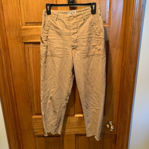 Millie Resort & Travel Cropped Cotton Pants in Khaki Size 2 - Picture 2 of 6